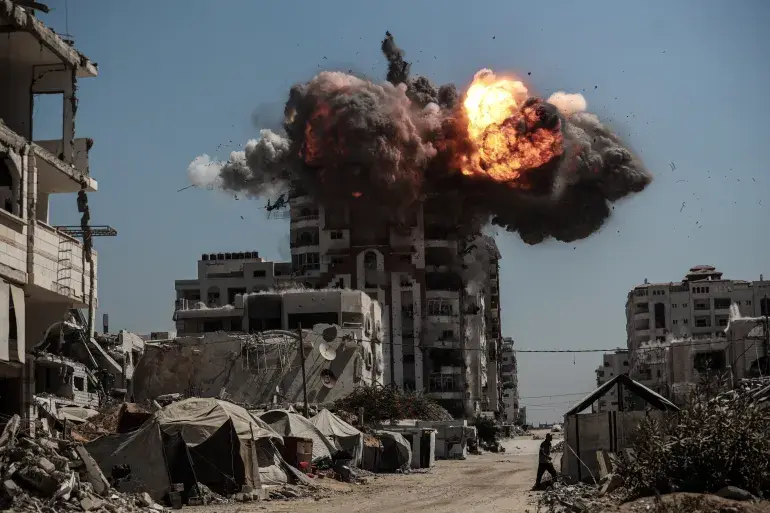 تصاعد القصف على غزة رغم “وقف إطلاق النار”: الاحتلال يقتل 7 فلسطينيين خلال 24 ساعة ويرفع الحصيلة منذ أكتوبر إلى 784