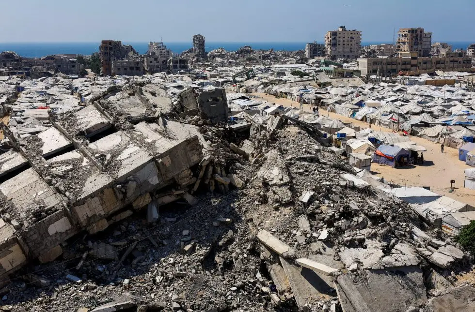 غزة بين وقف الحرب ونزع السلاح.. والاحتلال الإسرائيلي يواصل القصف والحديث عن إقامة المستوطنات