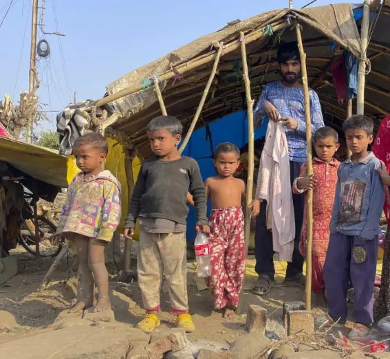 «إلى أين سنذهب؟».. عائلات الروهينجا في الهند تهدم مساكنها بيدها خشية الإخلاء القسري