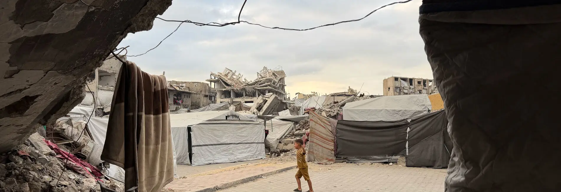غزة تستقبل الشتاء بلا مأوى كافٍ.. 950 ألف نازح معرضون للفيضانات وأكثر من 400 ألف في مناطق شديدة الخطورة