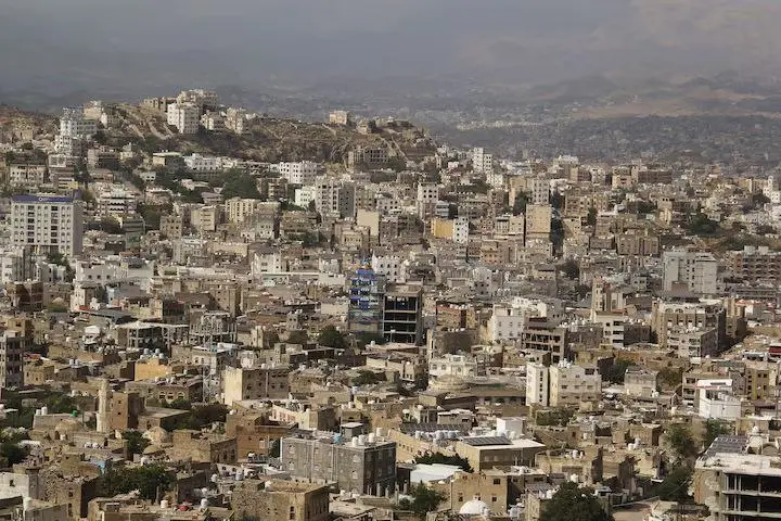 تقرير حقوقي: 189 قتيلًا و281 جريحًا جراء هجمات الحوثيين على تعز خلال 59 يومًا