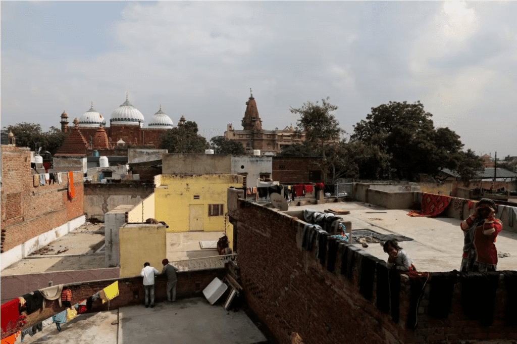 محكمة هندية تسمح بفحص مسجد عمره 4 قرون للبحث عن آثار هندوسية 2 image 27