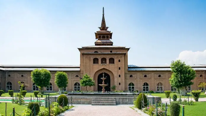 Jama Masjid Srinagar 696x392 1