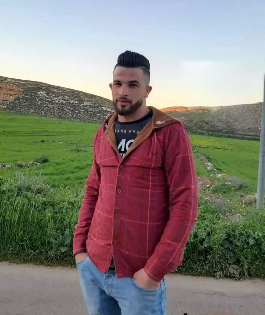 مقتل ثلاث فلسطينيين في قرية "أبو فلاح" شرق رام الله جراء اعتداءات المستوطنين وجيش الاحتلال "الإسرائيلي" 2 ثائر فاروق حمايل 24 عامًا