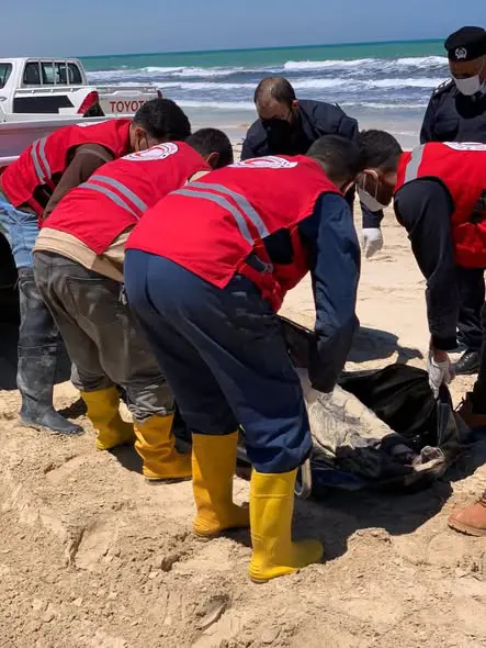 ليبيا: العثور على جثث، يُعتقد أنها لمهاجرين، على طول السواحل الليبية 4 677956251 1380621620757841 1967961802084158418 n