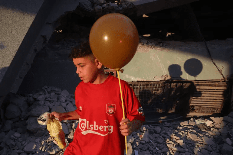 «العيد لا يدخل الخيام»: الفلسطينيون في غزة يواجهون عيداً كئيباً 3 image 12
