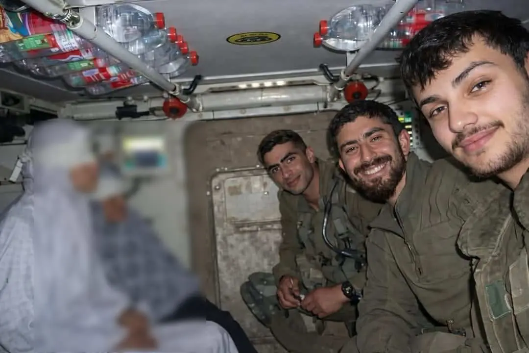 soldier selfie imprisoned women gaza