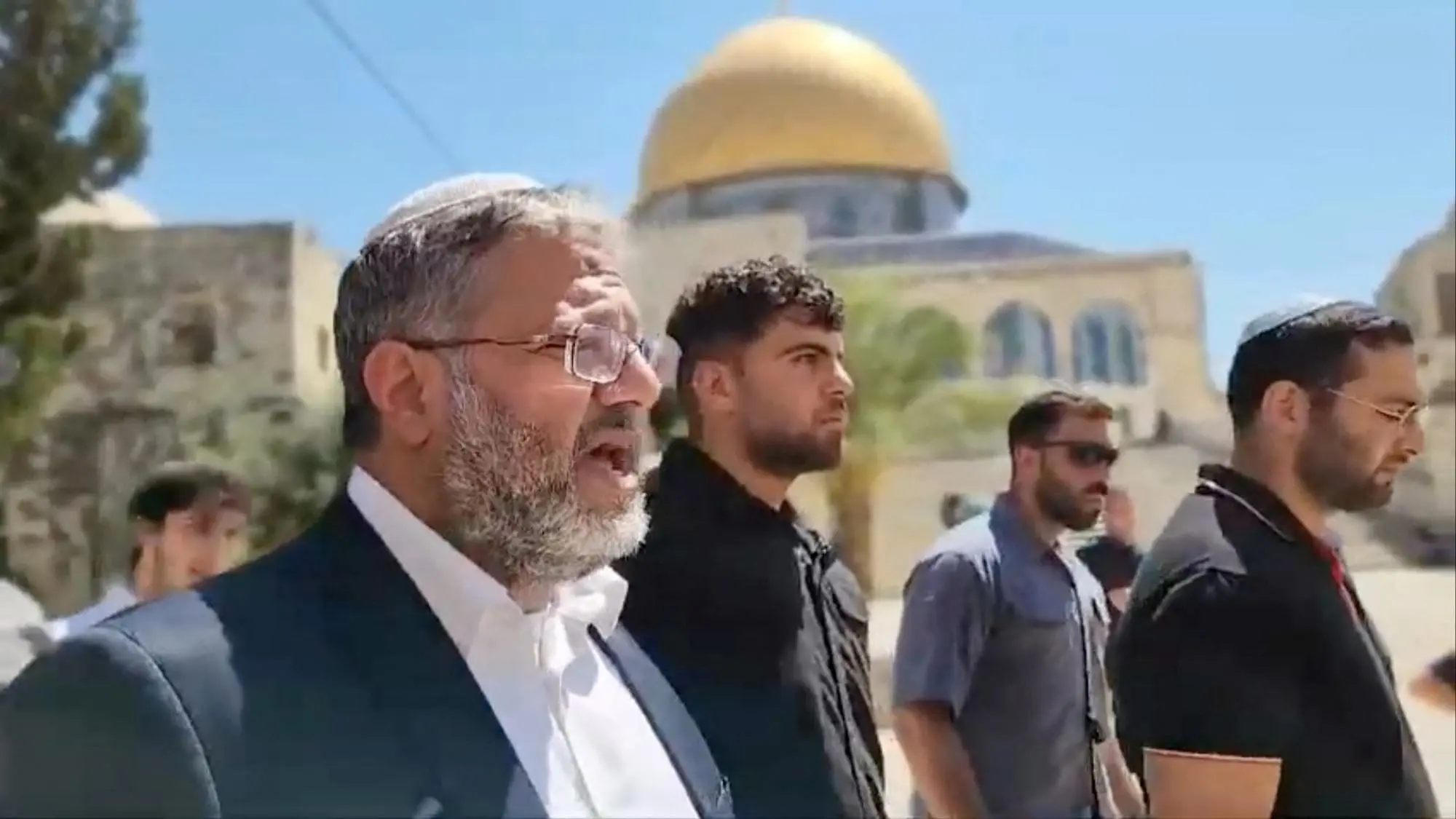 إمام المسجد الأقصى يحذر من مشروع قانون إسرائيلي لحظر الأذان 96 إمام المسجد الأقصى يحذر من مشروع قانون إسرائيلي لحظر الأذان