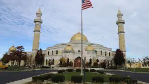 تقرير الغارديان: خطاب معادٍ للإسلام يفرض واقعا جديدا على المسلمين 18 IMG 20260630 WA0005