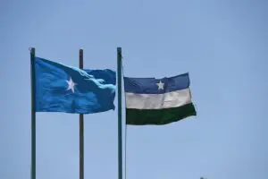 ولاية بونتلاند تتهم حكومة مقديشو بسرقة 99% من المساعدات 16 1280px Flag of Puntland and Flag of Somalia