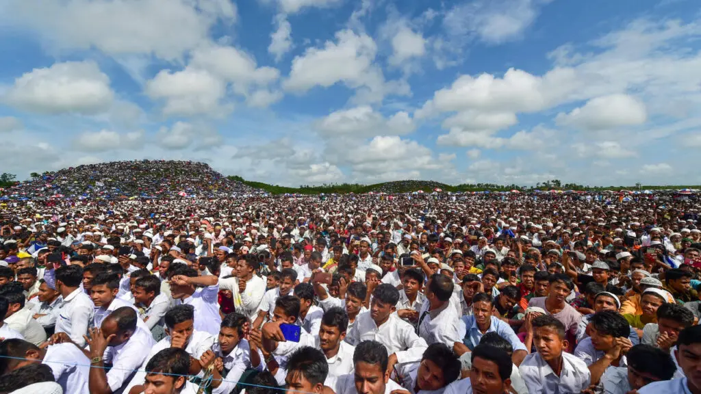 أزمة الروهينجا تتفاقم وسط تراجع الدعم الدولي.. وبنغلاديش تبحث عن مخرج سياسي 7 Rohingya refugees gather at Kutupalong camp in Coxs Bazar to mark the anniversary of the mass exodus from Myanmar August 2019. Photo by Munir Uz Zaman AFP