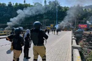 مقتل شرطي واشتباكات في كشمير الخاضعة لإدارة باكستان بعد مواجهة مع جماعة محظورة من السلطات 20 download 1
