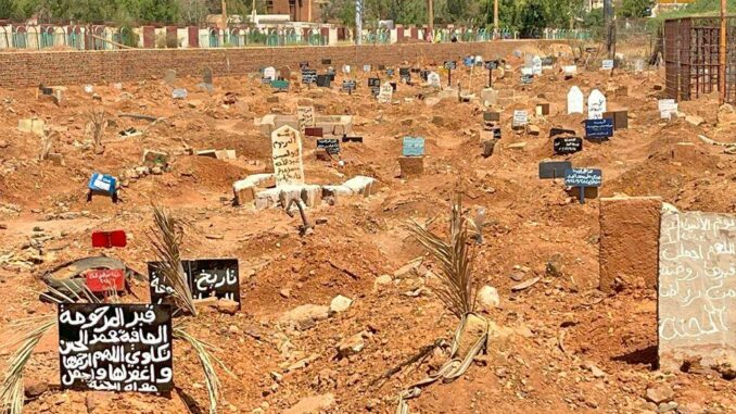 السودان ينقل رفات ضحايا الحرب من المقابر المؤقتة في الخرطوم قبل موسم الأمطار 5 image 14