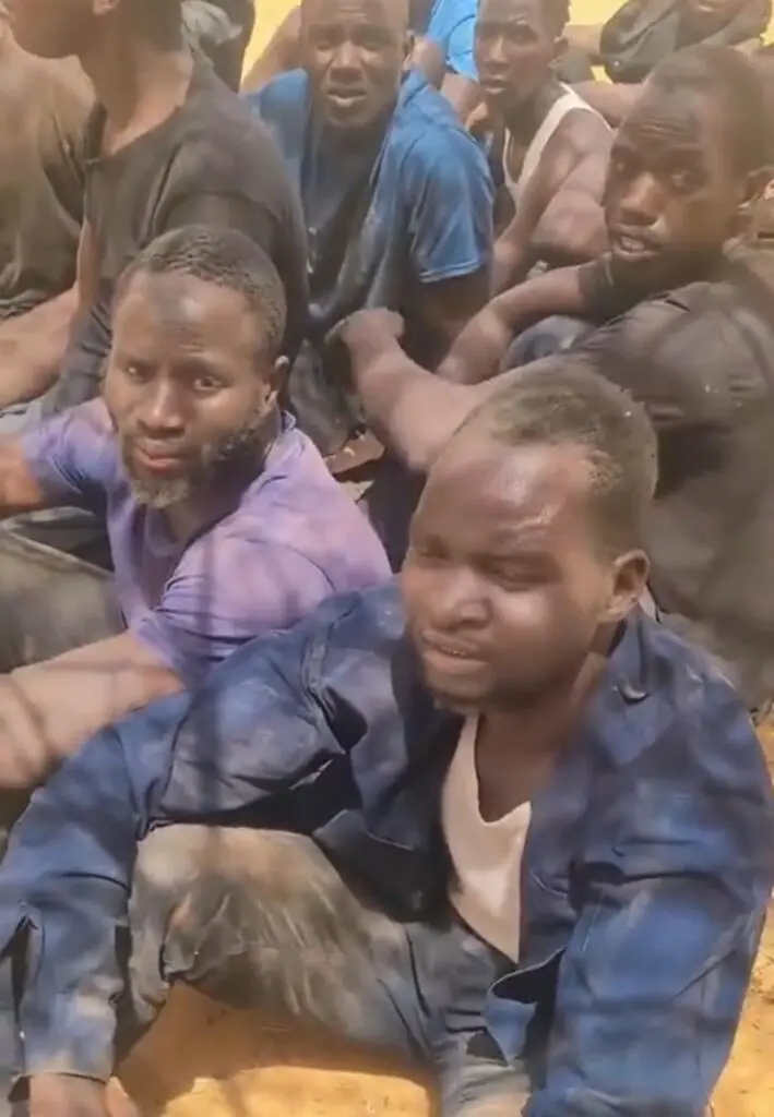 جبهة تحرير أزواد تدمر 24 مدرعة وتأسر جنودا روس من بينهم ضابط رفيع المستوى 10 ٢٠٢٦٠٧١٠ ١٧٣٥٠٩