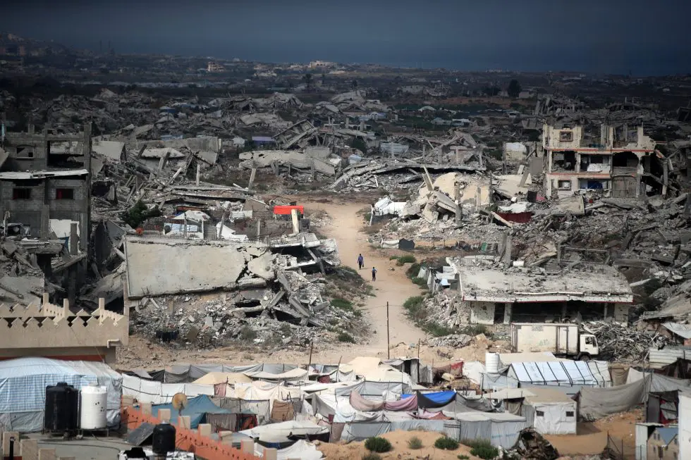 جنرال إسرائيلي سابق: إبقاء غزة مدمّرة لأجيال يخدم مصالح "إسرائيل" 10 Gaza rubble 980x653 1