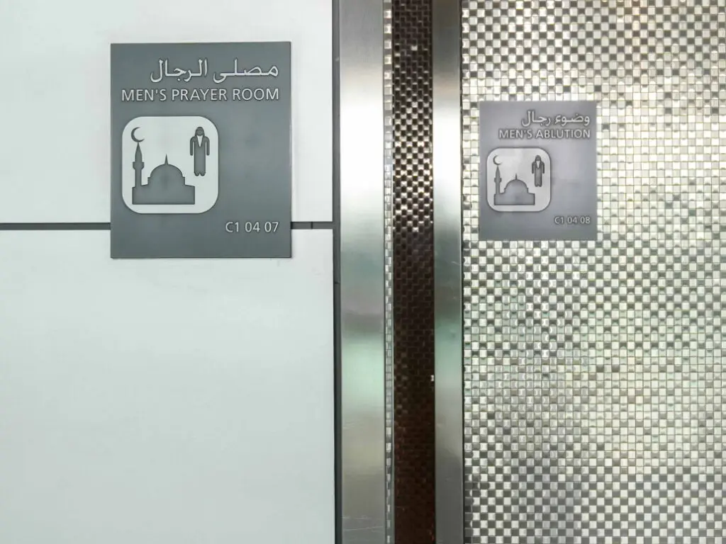 تكساس تضيق الخناق على المسلمين.. من تصنيف «كير» إلى استهداف مرافق الوضوء 3 Male Prayer Rooms