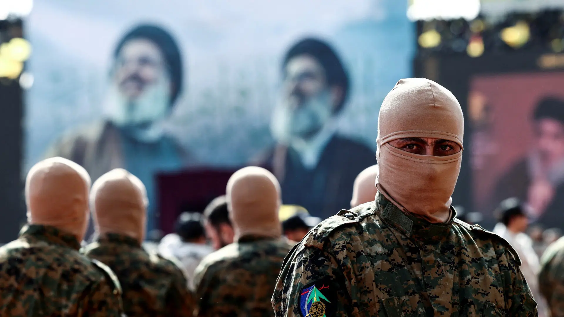 مراجعة: كيف استعاد حزب الله تماسكه بعد هزيمة 2024؟ 5 hezbollah fighter nasrallah funeral reuters