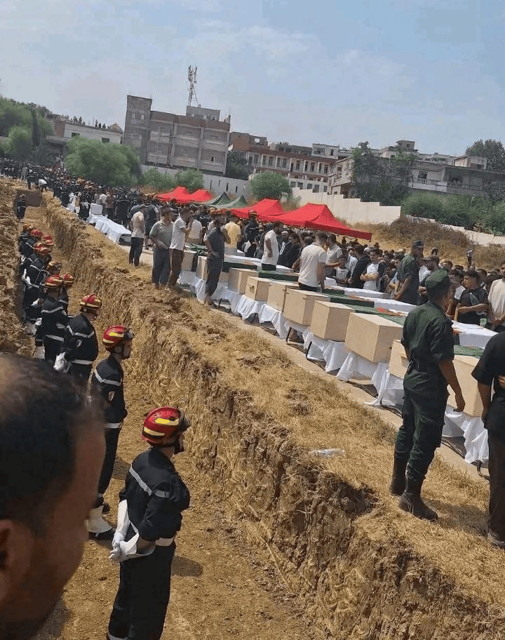 بالصور : حرائق مروعة بالجزائر وإحياء ذكرى إبادة الروهينجا | أبرز الصور من العالم الإسلامي 18 image 177 edited
