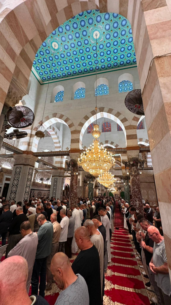 بالصور: حياة الفلسطينيين بين الأنقاض والخيام وحرائق غابات بإندونيسيا| أبرز الصور من العالم الإسلامي 3 image 60