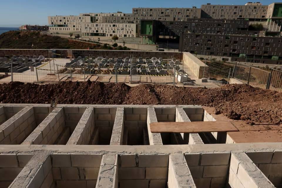بالصور: حياة الفلسطينيين بين الأنقاض والخيام وحرائق غابات بإندونيسيا| أبرز الصور من العالم الإسلامي 13 image 71