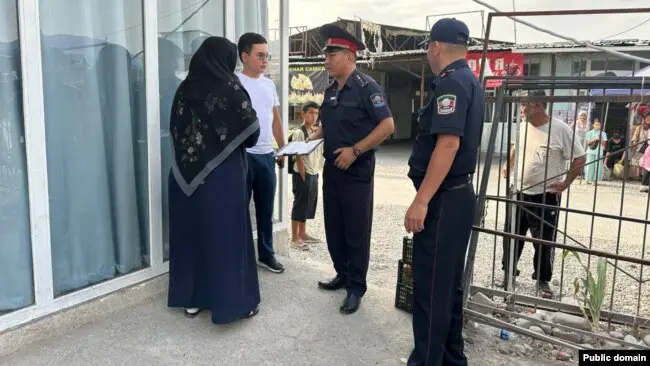 جدل الحجاب يتجدد في آسيا الوسطى.. قيود مشددة في طاجيكستان وأوزبكستان بينما تهدد كازاخستان بسحب تراخيص المدارس التي تسمح به 5 9d5062f2 ade9 4fd7 2175