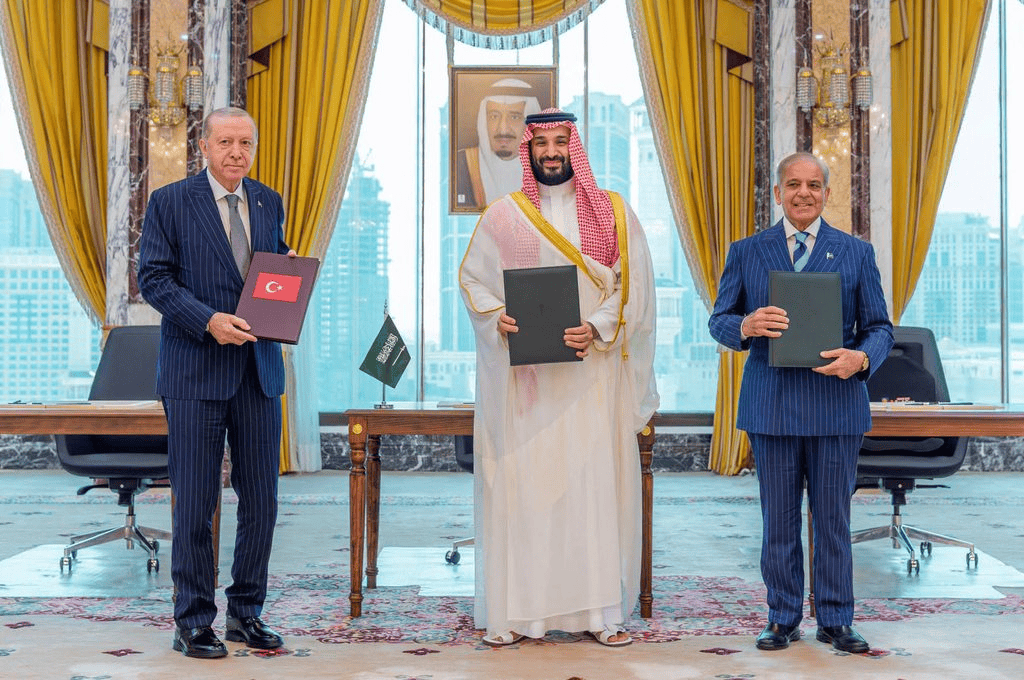 باكستان تلوّح بتفعيل اتفاق مكة مع اتساع الحرب بين السعودية والحوثيين 2 image 64