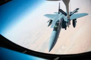 حرب اليمن تتسع.. دعم أمريكي متصاعد وتحركات تركية باكستانية وحملة جوية سعودية واسعة 16 Refueling Saudi Jet