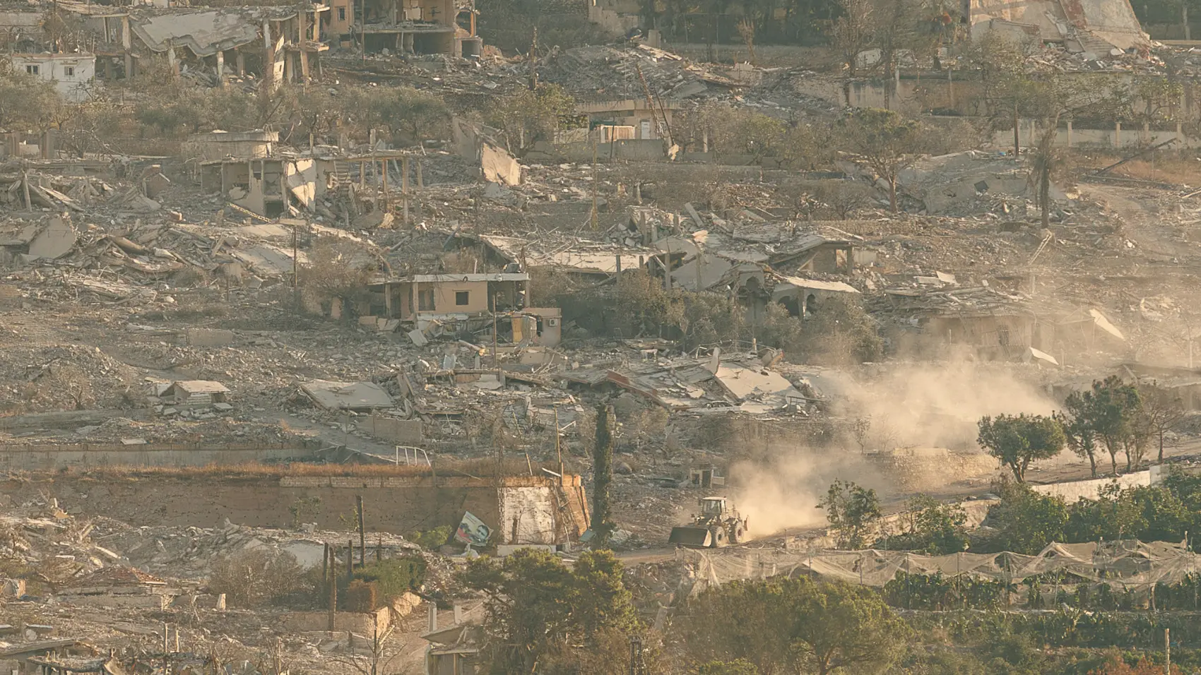 جنوب لبنان.. سكان المنصوري يشاهدون قريتهم تُهدم أمام أعينهم 2 israel army razes mansouri village south lebanon sep 2026 laurent iban perpigna mee