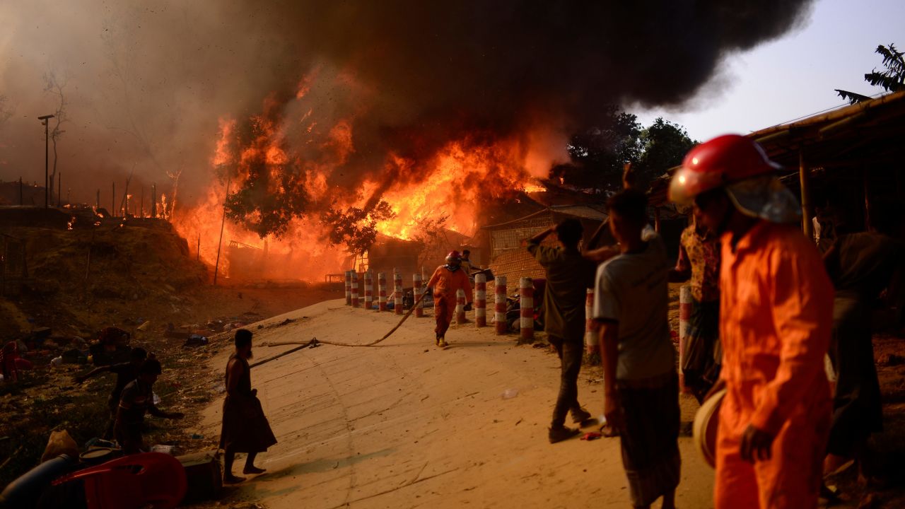 حريق هائل يدمر مخيما للاجئين الروهينجا في بنغلاديش تاركا الآلاف بلا مأوى 3 photo 2023 03 06 08 13 33