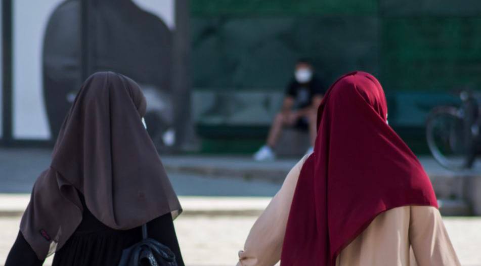 تداعيات حظر العباءة في المدارس الفرنسية