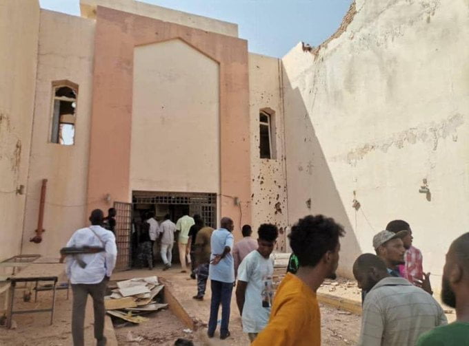 كيف هي حياة السودانيين مع الحرب؟ 6 GA14pa0XMAApp Y