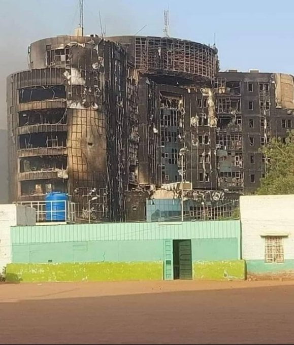 كيف هي حياة السودانيين مع الحرب؟ 12 GA17ciUW8AA64QY