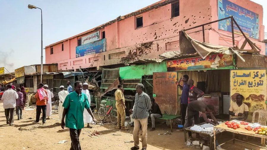 كيف هي حياة السودانيين مع الحرب؟ 16 GA18HbHW4AA9MjG