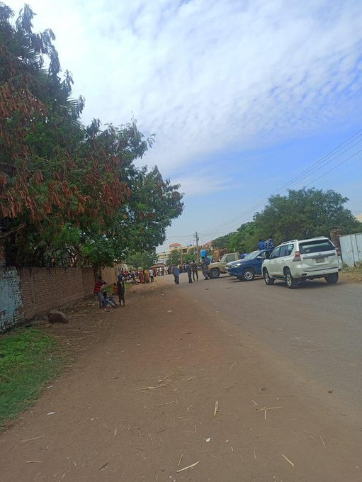 كيف هي حياة السودانيين مع الحرب؟ 26 GA192OVXQAA7Us