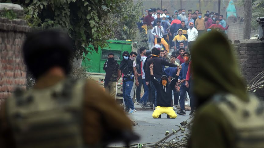 شرطة كشمير الخاضعة للهند ستصدر قانونا لتجريم المحتوى على الإنترنت “المشجع على الإرهاب والانفصالية”