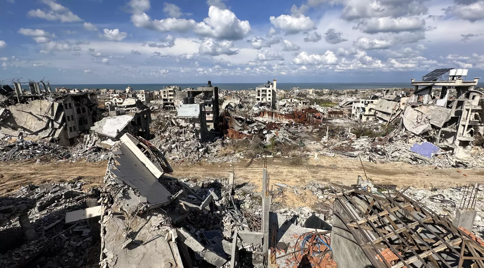 مساعدات غزة في العمق: قادة الاستجابة يحذرون من عقبات شديدة، حتى مع وقف إطلاق النار 41 مساعدات غزة في العمق: قادة الاستجابة يحذرون من عقبات شديدة، حتى مع وقف إطلاق النار