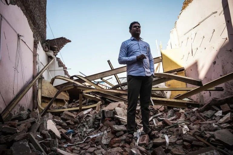 بطل للمشردين: هدم منزل مسلم أنقذ 41 رجلا حوصروا في نفق في الهند 1 1 3