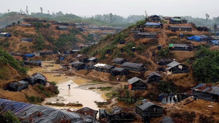 ميانمار: الروهينجا في راخين محاصرون في مرمى النيران المتبادلة مع تصاعد القتال بين المجلس العسكري والمتمردين 60 ميانمار: الروهينجا في راخين محاصرون في مرمى النيران المتبادلة مع تصاعد القتال بين المجلس العسكري والمتمردين