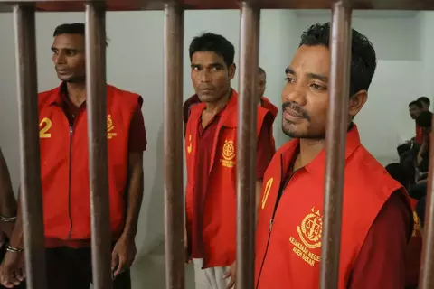 السجن لثلاثة مواطنين من ميانمار بتهمة تهريب لاجئي الروهينجا إلى إندونيسيا 56 السجن لثلاثة مواطنين من ميانمار بتهمة تهريب لاجئي الروهينجا إلى إندونيسيا