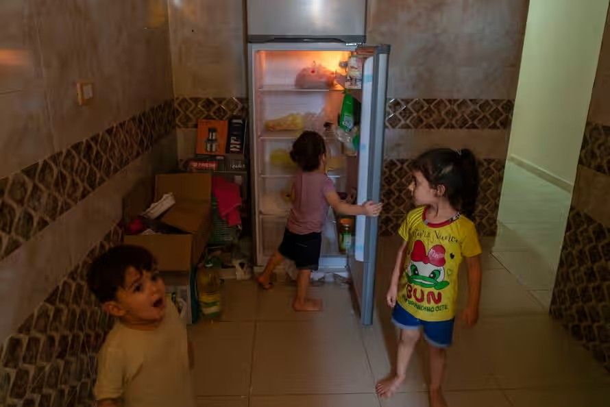 اللاجئون الفلسطينيون يكافحون من أجل البقاء في مصر 3 IMG 20240726 140123 426