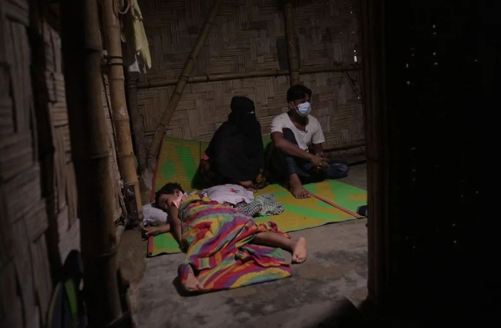 "عائلتي ماتت أمام عيني": حكايات مروعة عن مذبحة في ميانمار 2 1000115672