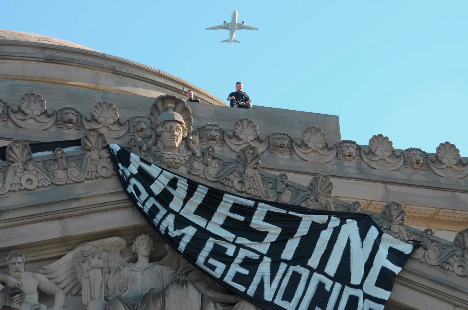 محاولات واضحة لخنق الأنشطة الصحفية والخطاب المؤيد لفلسطين والتهمة “معاداة السامية”