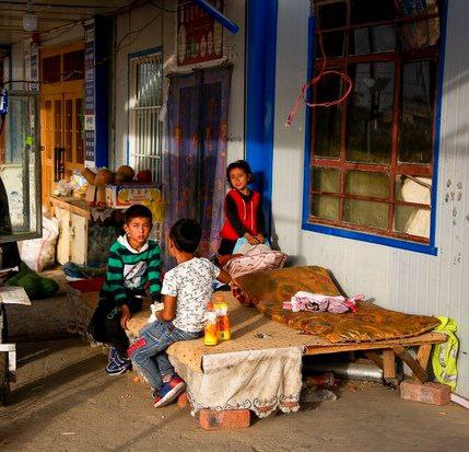 نواب أمريكيون يطلبون من بايدن إنهاء “الثغرة” التجارية مع الصين