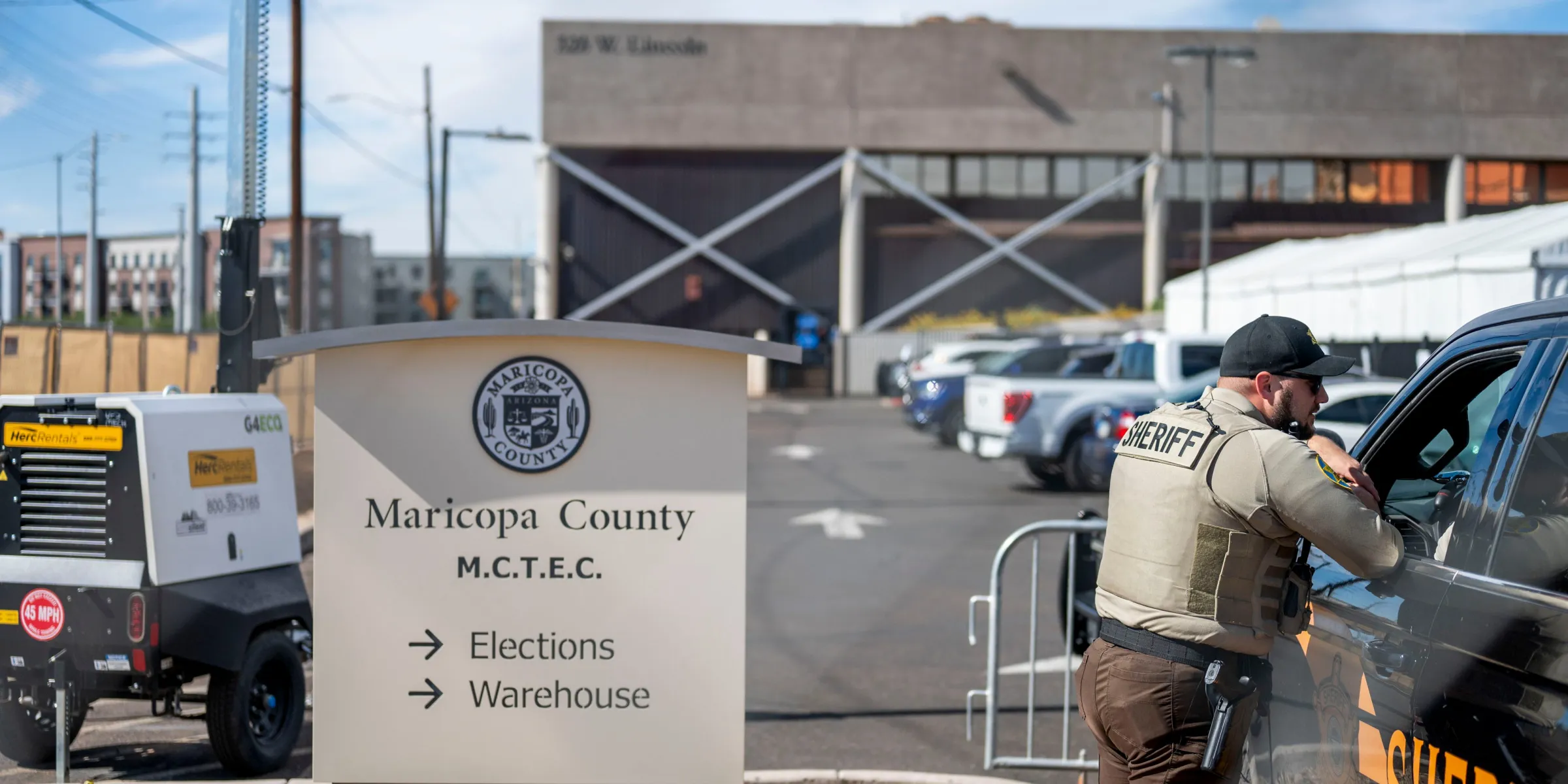 المعركة التي تلوح في الأفق لجعل رجال الشرطة المحليين جزءا من آلة ترحيل ترامب للمهاجرين 37 المعركة التي تلوح في الأفق لجعل رجال الشرطة المحليين جزءا من آلة ترحيل ترامب للمهاجرين