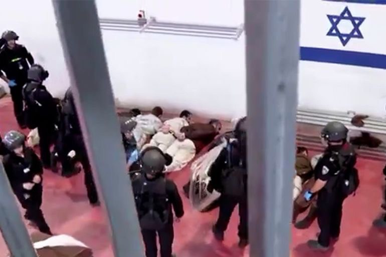 شهادة الأسيرين محمد عرب وطارق عابد عن معتقل عوفر: اغتصاب وكلاب تنهش الأسرى 13 شهادة الأسيرين محمد عرب وطارق عابد عن معتقل عوفر: اغتصاب وكلاب تنهش الأسرى