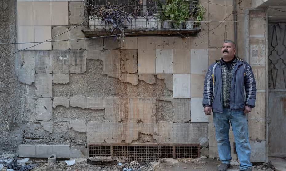 “أجسادهم تحولت إلى اللون الأسود”: ضحايا الكلور السوريون يستطيعون أخيرا التحدث بصراحة.