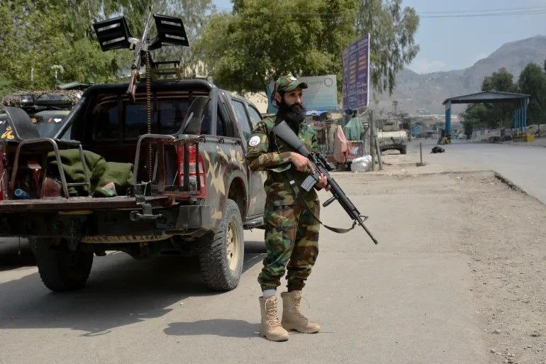 رويترز: مقتل العشرات في أعقاب غارات جوية باكستانية في أفغانستان 30 رويترز: مقتل العشرات في أعقاب غارات جوية باكستانية في أفغانستان