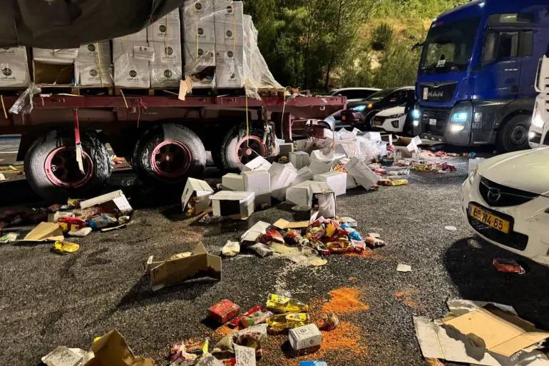 الجزيرة: متورطون يعترفون: الاحتلال وفّر لنا غطاء لسرقة مساعدات غزة 93 الجزيرة: متورطون يعترفون: الاحتلال وفّر لنا غطاء لسرقة مساعدات غزة