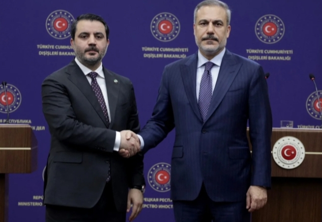 تركيا تعرض مساعدات عسكرية لسوريا ل”مكافحة الإرهاب” خلال زيارة غير مسبوقة لأنقرة