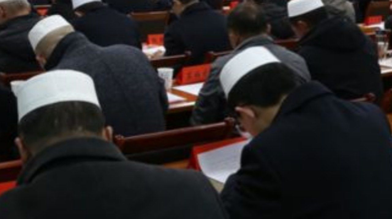 في الصين، الأئمة المسلمين يجبرون على أداء اختبارات حول فكر شي جين بينغ بشأن الدين